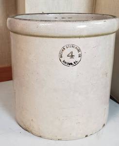 lot 616 image: Macomb Stoneware Co. #4 Crock 12x12