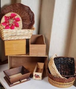 lot 622 image: Wood storage boxes, Baskets, Biscuit warmer tray