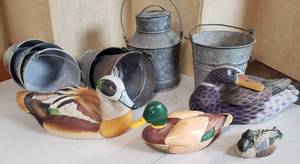 lot 623 image: Metal buckets & Duck decor - bring box