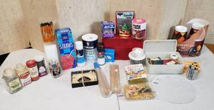 lot 640 image: Kitchen & baking supplies, Salts, picks