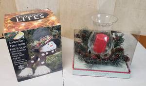 lot 648 image: Fiber optic Snowman & Holiday Centerpiece