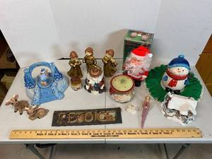 lot 654 image: Vintage ceramic & resin Holiday decor