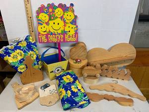 lot 671 image: Wood Craft Pieces, Party supplies