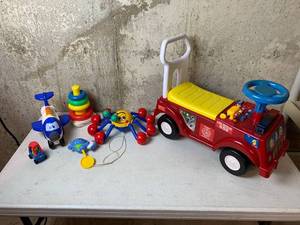 lot 683 image: Toddler Toys