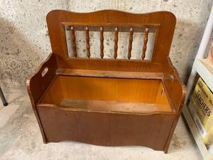 lot 687 image: Vintage Wood Toy Box - missing lid, 32x16x30