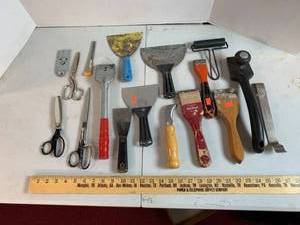 lot 709 image: Paint Scrapers, Putty Knives, Scissors