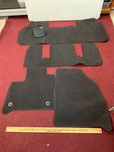 lot 737 image: Suburban floor mats, rear view camera monitor,