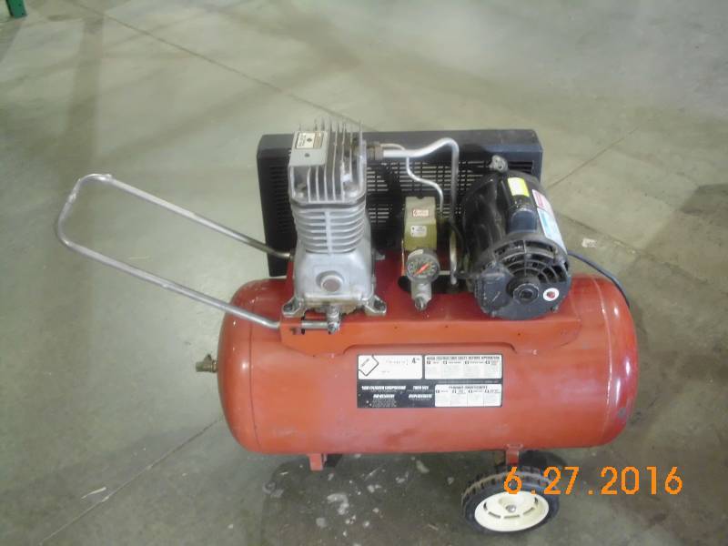 lot 1595A image: Sears 4Hp Air Compressor 20 Gallon Tank Voltage 220