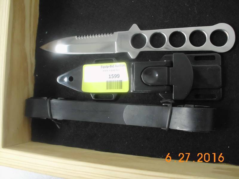 lot 1599 image: Skeleton Handled Dive Knife with Straps & Scabbond