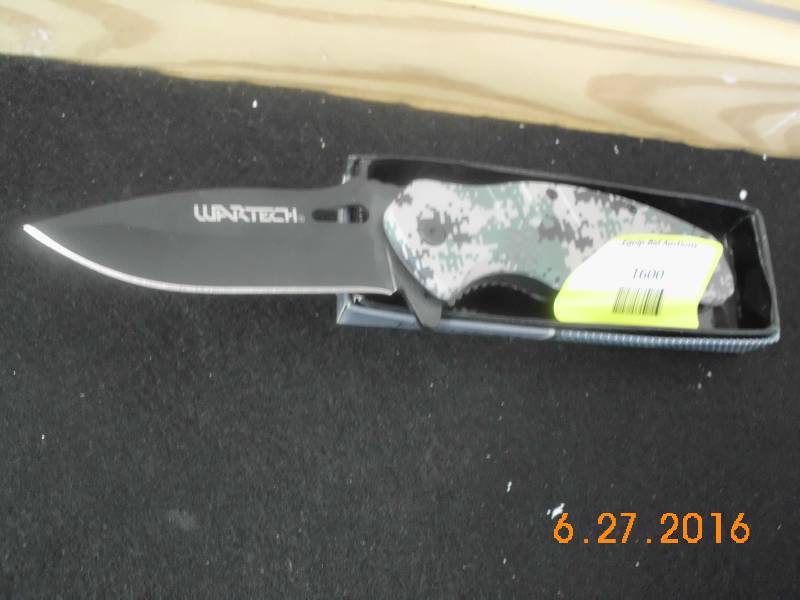 lot 1600 image: Wartech Camouflage Spring Assist Knife