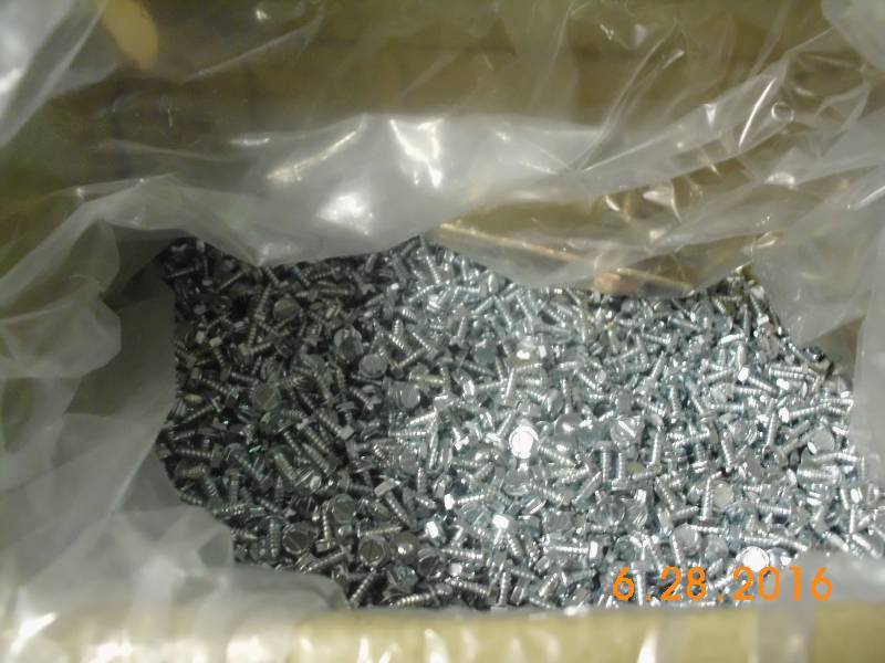 lot 1625 image: Large Box of Small Slot Hex Screws Washer # 6 20 x 38 1000pcs