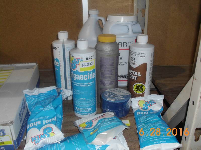 lot 1630 image: Lot of Pool Supplies