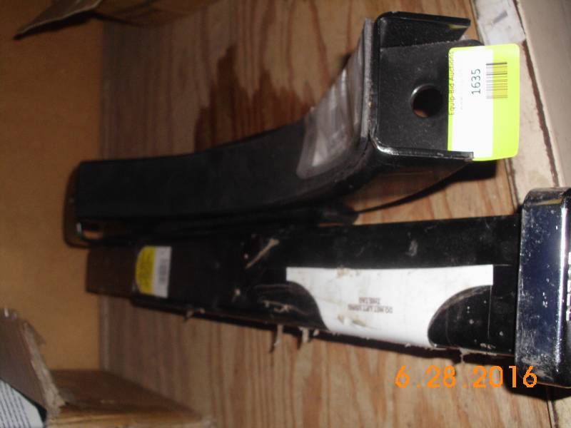 lot 1635 image: 2 pc. Reese Receiver Hitch Parts Pt-11004