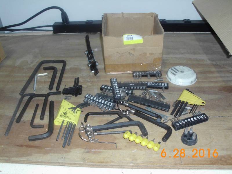 lot 1658 image: Large Lot of Allen Wrenches Various Driver Bits