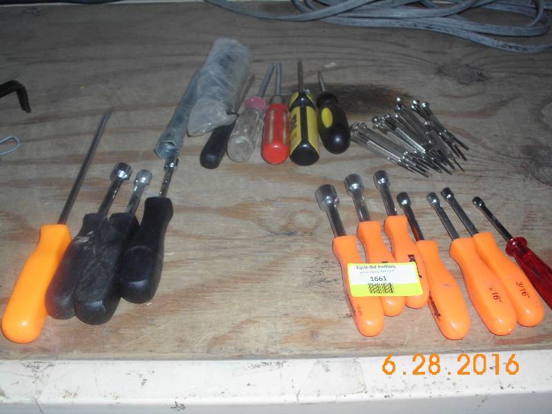 lot 1661 image: Lot of Socket Drivers,Screwdrivers, Small Eyeglass Screwdriver