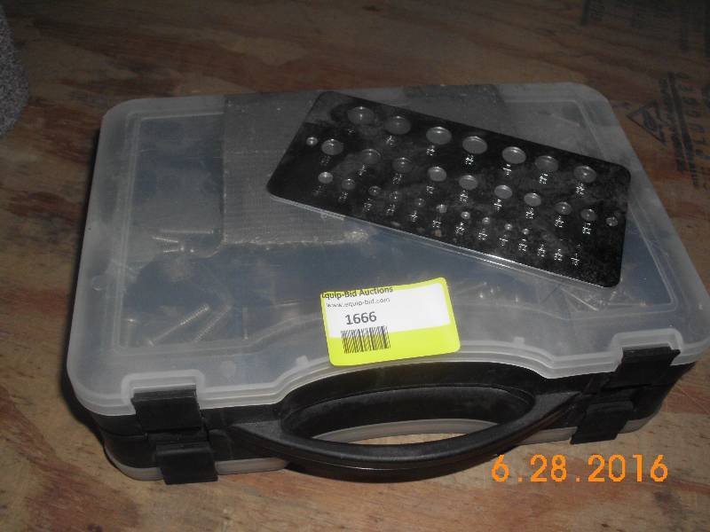 lot 1666 image: Lot of Nuts and Bolts