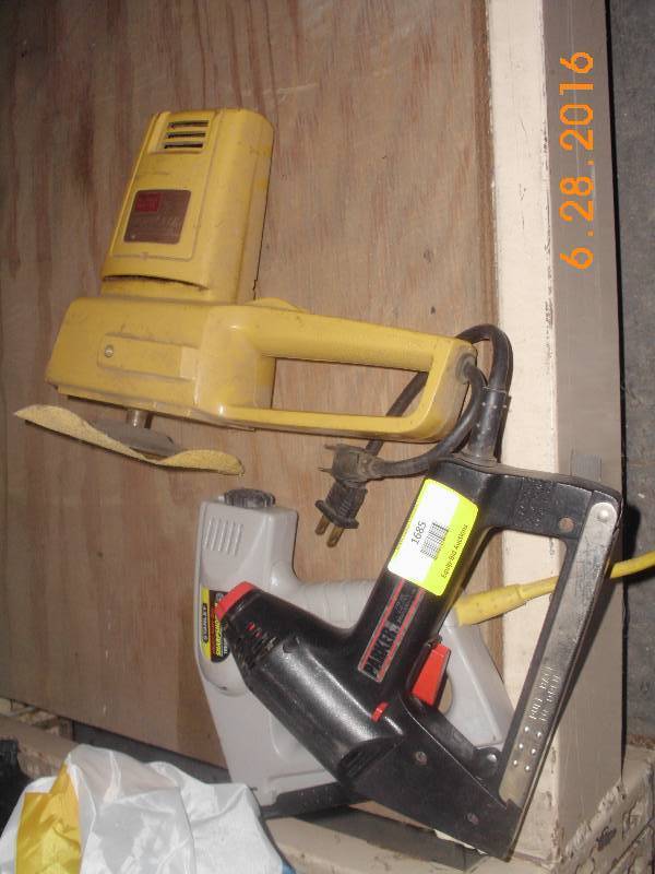 lot 1685 image: Lot of 2 Staplers Hand Sander