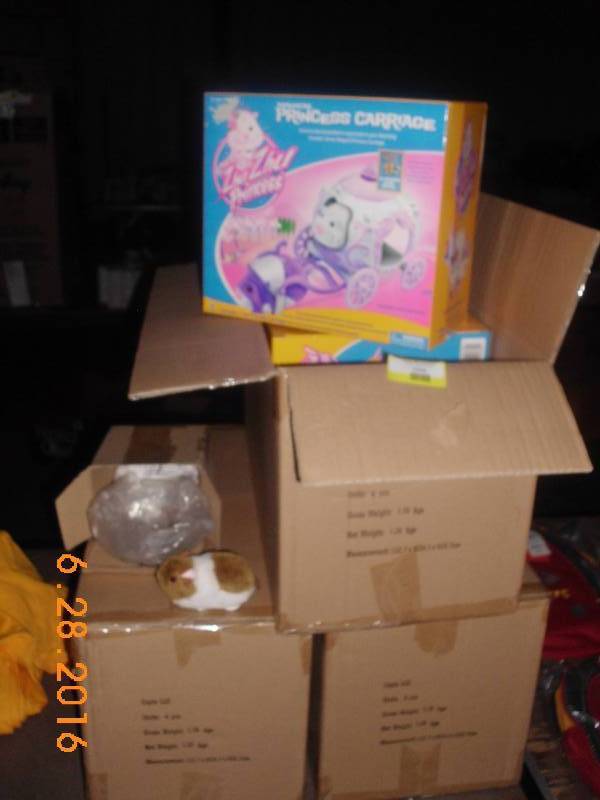 lot 1696 image: Zhu Zhu Pet Princess Carriage Toy