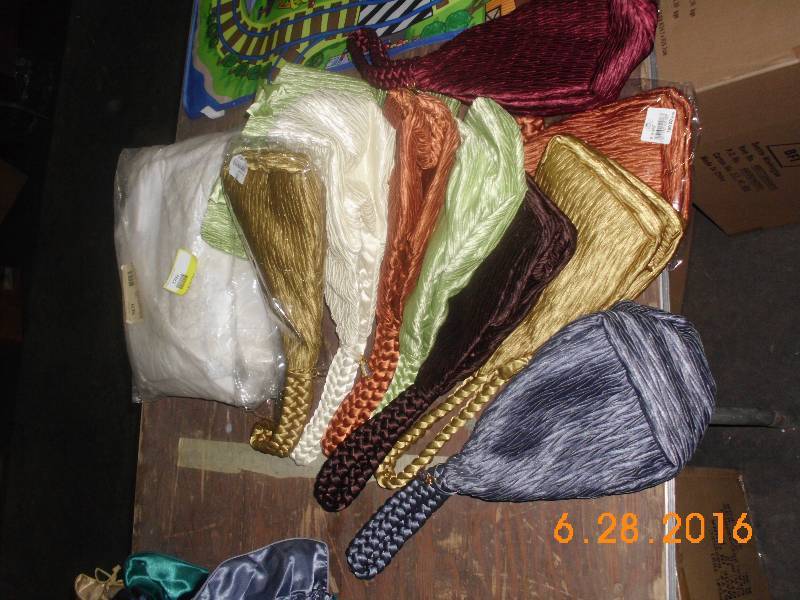 lot 1702 image: Sheet Set White  12 Naraya Purses