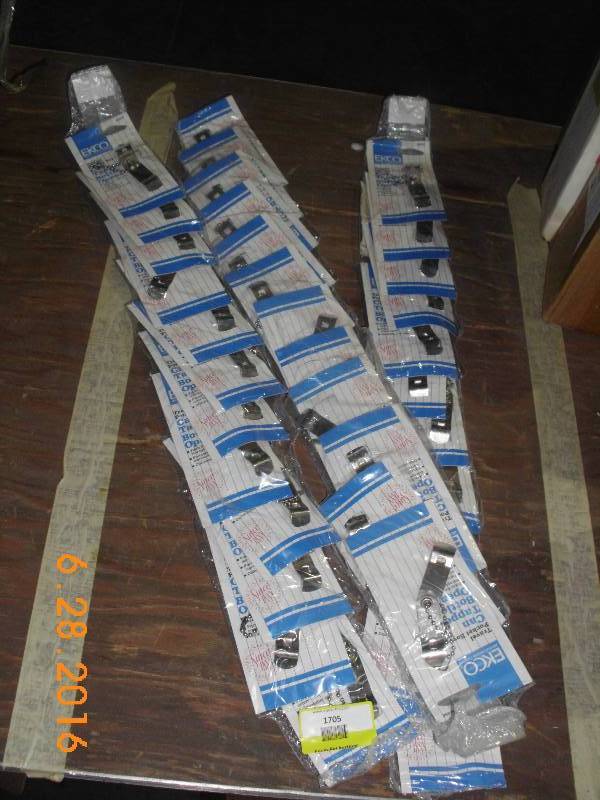 lot 1705 image: Lot of Bottle Openers