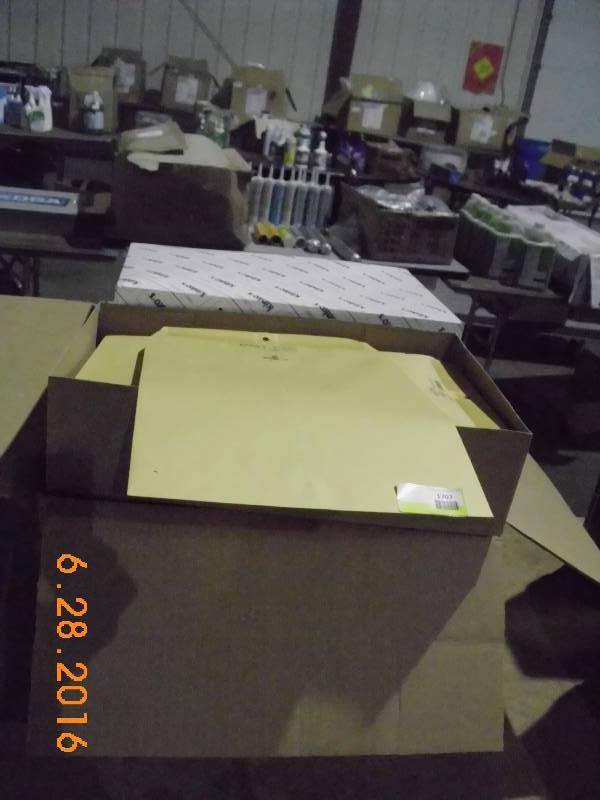 lot 1707 image: Case of 10 x 13 Kinkos Manila Envelopes 500 Total