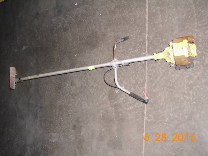lot 1718 image: John Deere Gas Powered Weed Eater