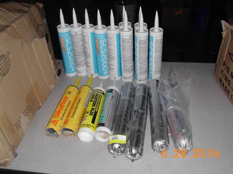 lot 1722 image: Lot of Caulk, Sealant FS One Max 10-SCS 2002 4 Tubes Caulk