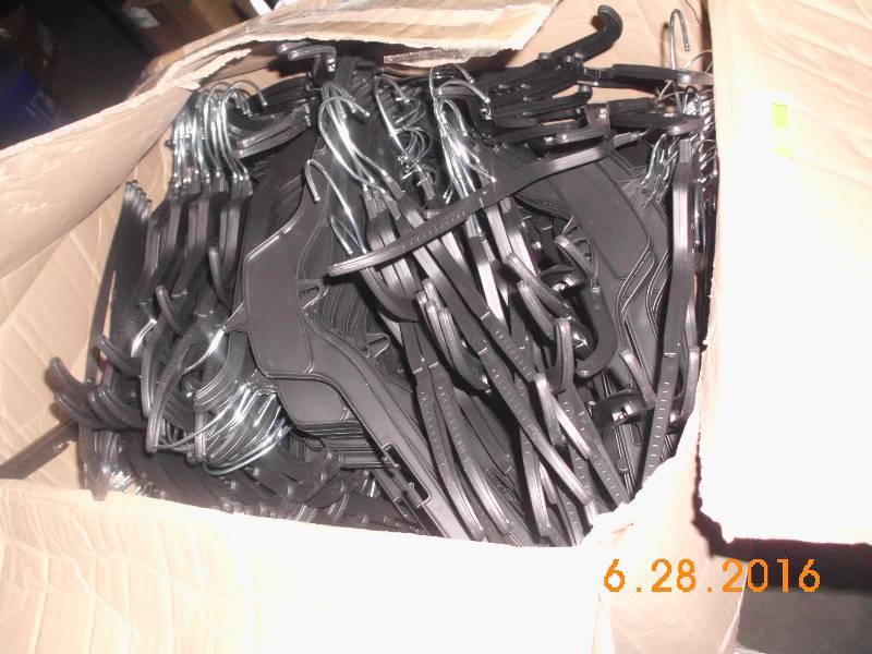 lot 1723 image: Case Of Black Plastic Hangers 200 Pieces