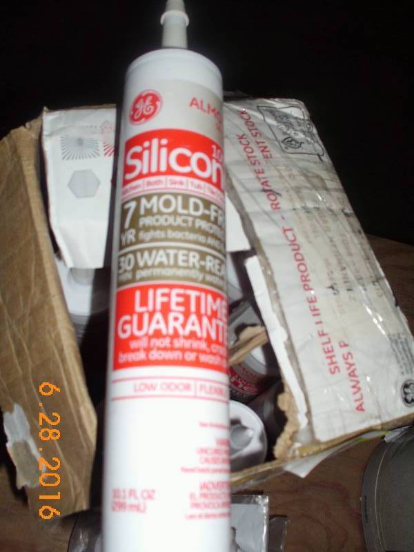 lot 1731 image: GE Silicone II 11 Tubes