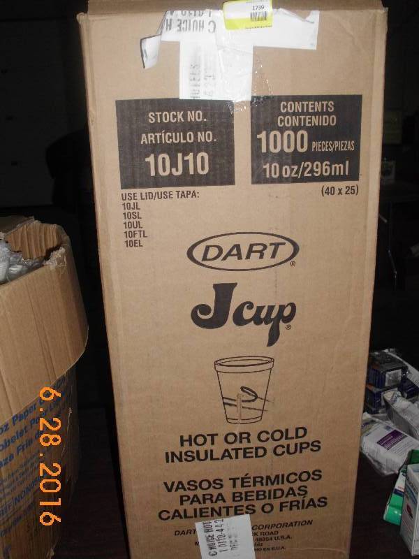 lot 1739 image: Dart J Cups Case Approx 1000
