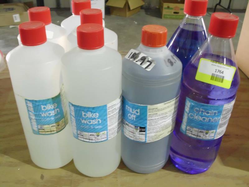 lot 1764 image: 5-1 L Bottle Morgan Blue Bike Wash 2-Chain Cleaner 1-Mud off