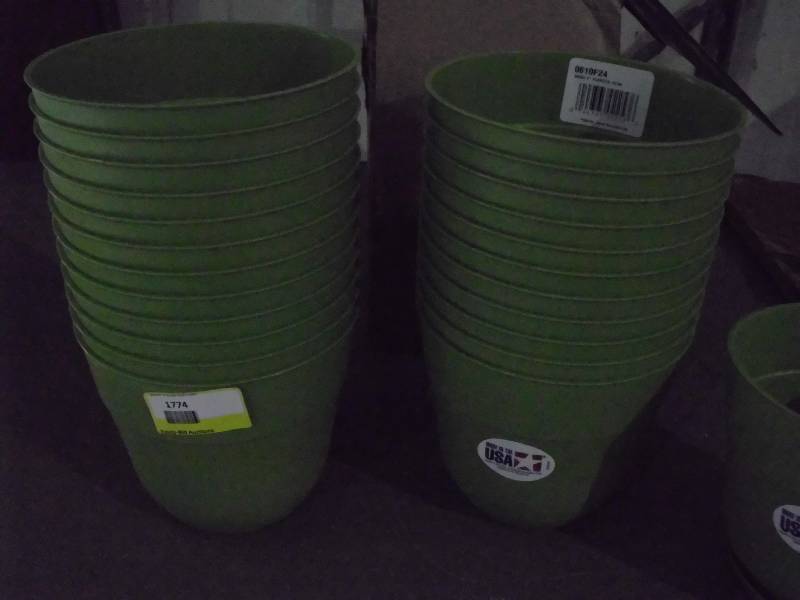 lot 1774 image: Approx 24 Green Plastic Planters 6 USA