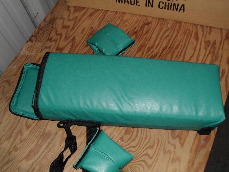 lot 1777 image: Case of Golf Can Coolers, Green Insulated 12