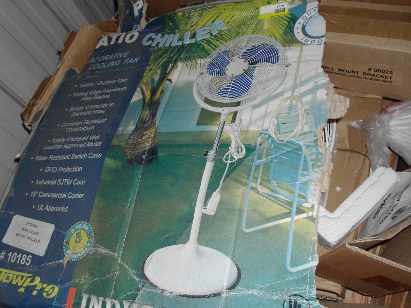 lot 1779 image: Tall Fan White Patio Chiller Flow Pro #10185