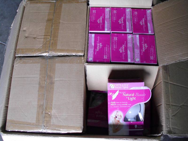 lot 1786 image: Vanity Light 24 Pack