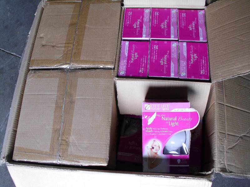 lot 1787 image: Vanity Light 24 Pack