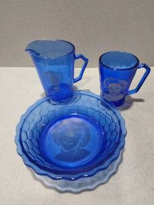 lot 1001 image: Shirley Temple Hazel Atlas cobalt glass set