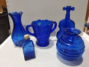 lot 1002 image: Cambridge cobalt inverted strawberry dish with cobalt fiddle and other cobalt glass
