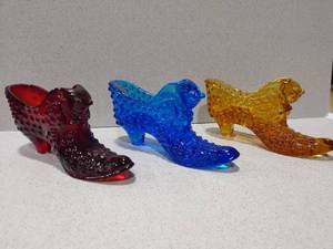 lot 1022 image: Fenton hobnail cat head glass shoes lot of 3