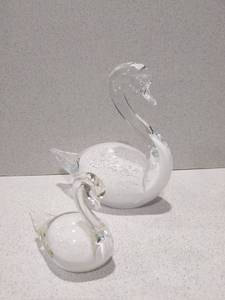 lot 1026 image: Marcolin glass white swans
