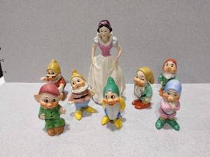 lot 1030 image: Goebel Snow White and the Seven Dwarfs figurines