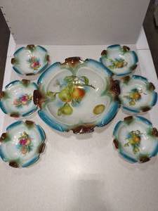 lot 1035 image: Antique hand painted bowls