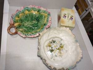 lot 1036 image: Etruscan Majolica leaf bowl with RS Germany bowl