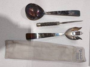 lot 1039 image: Silverplate serving utensils
