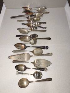 lot 1041 image: Silverplate flatware 21 pieces
