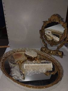 lot 1045 image: Brass and mirrored vanity tray with brass swivel mirror and beauty items