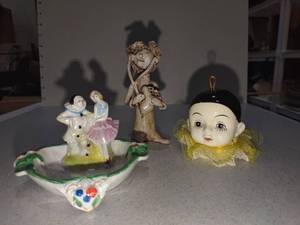 lot 1046 image: Dino Bencini Italy heart doctor signed figurine with assorted decor