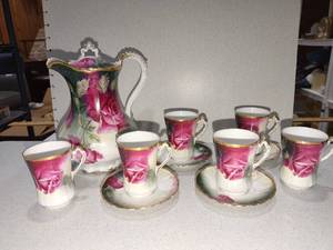 lot 1054 image: Weimer Germany porcelain tea set missing 2 saucers
