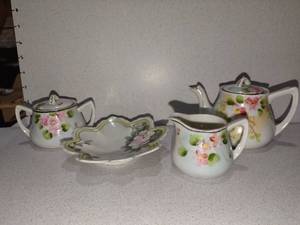 lot 1055 image: Nippon hand painted Shinzo tea set