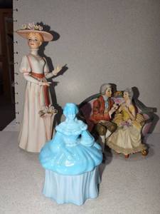 lot 1067 image: Mosser Glass Colonial lady powder jar with Enesco ceramic woman figurine with assorted decor